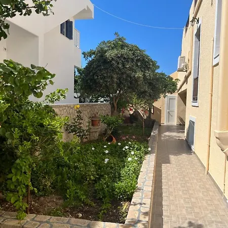 Asterias * Adamantas (Milos)