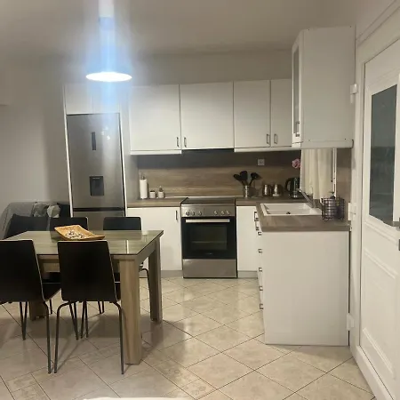 Daire Asterias Adamantas (Milos)